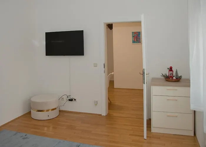 Blue Lotus Apartment *