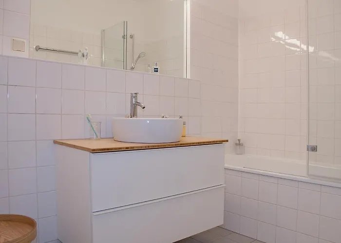 Blue Lotus Apartment *